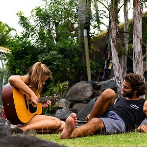 https://backpackers-by-the-bay-airlie-beach.queenslandhotels.net